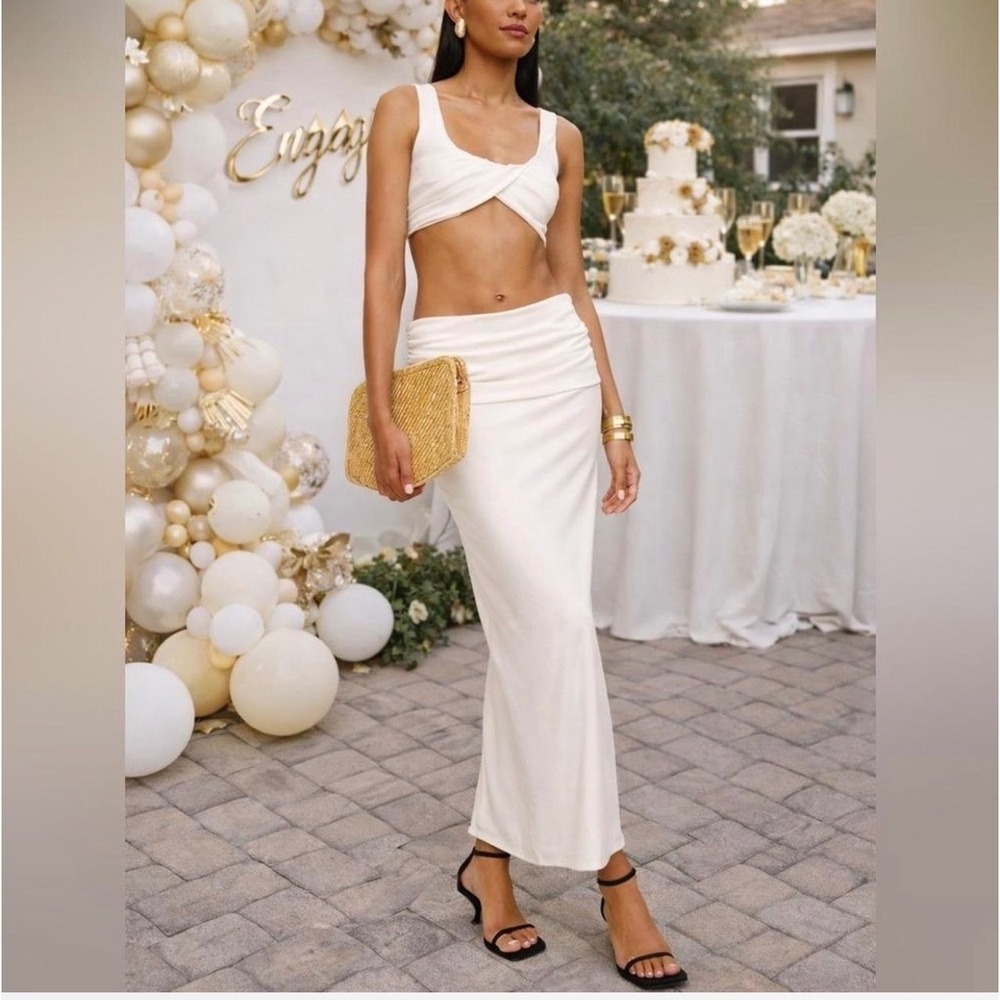 NEW Reformation Eleni Knit Two-Piece Set Ivory Twist Crop Top Maxi Skirt Size 6 - Picture 3 of 4
